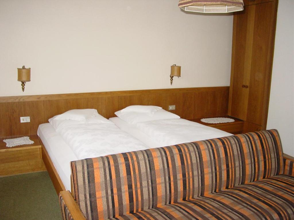 Plonerhof Villa Lagundo Room photo